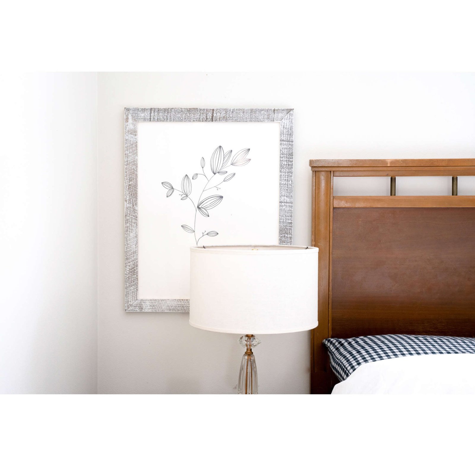 9" x 12" White Wood Hanging Picture Frame - Image 3