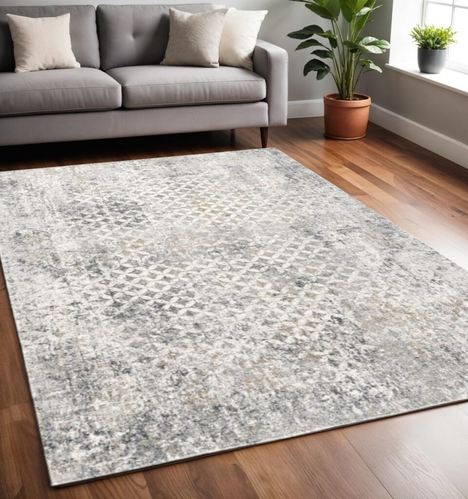 5' X 7' Gray and Ivory Abstract Area Rug